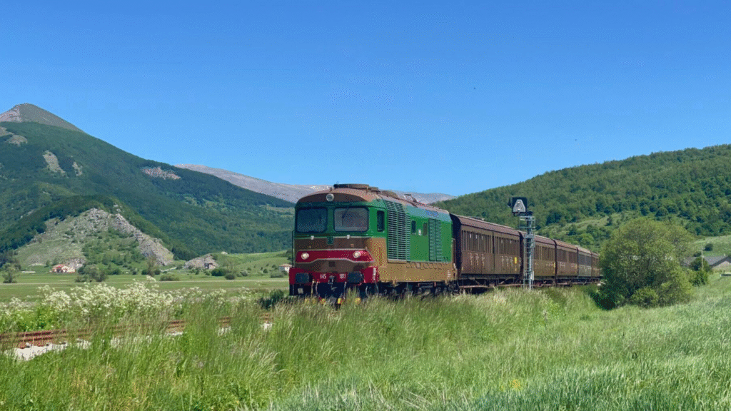 ferrovia-dei-parchi-abruzzo-treno-panoramico