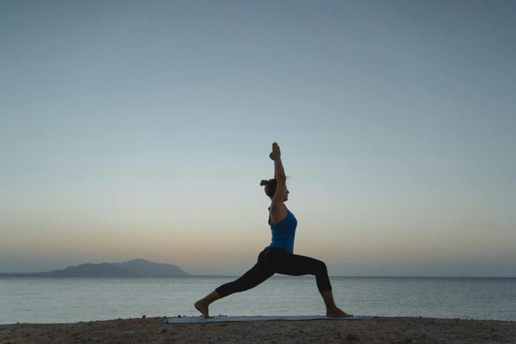 yoga-in-spiaggia-al-tramonto-zambrone-vibo-valentia-calabria-estate-2025