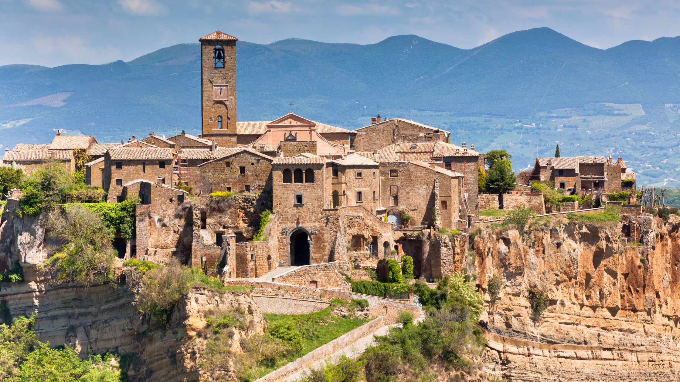 civita-di-bagnoregio-lazio-borgo